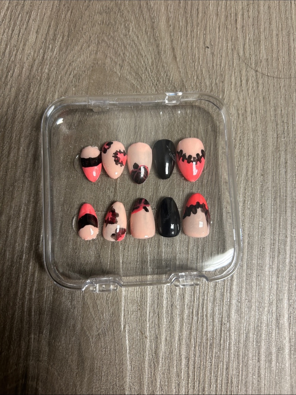 Small Halloween nail set (mess up)